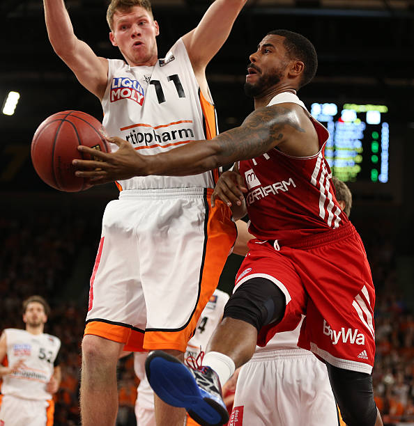 的表现让人 的表现让人